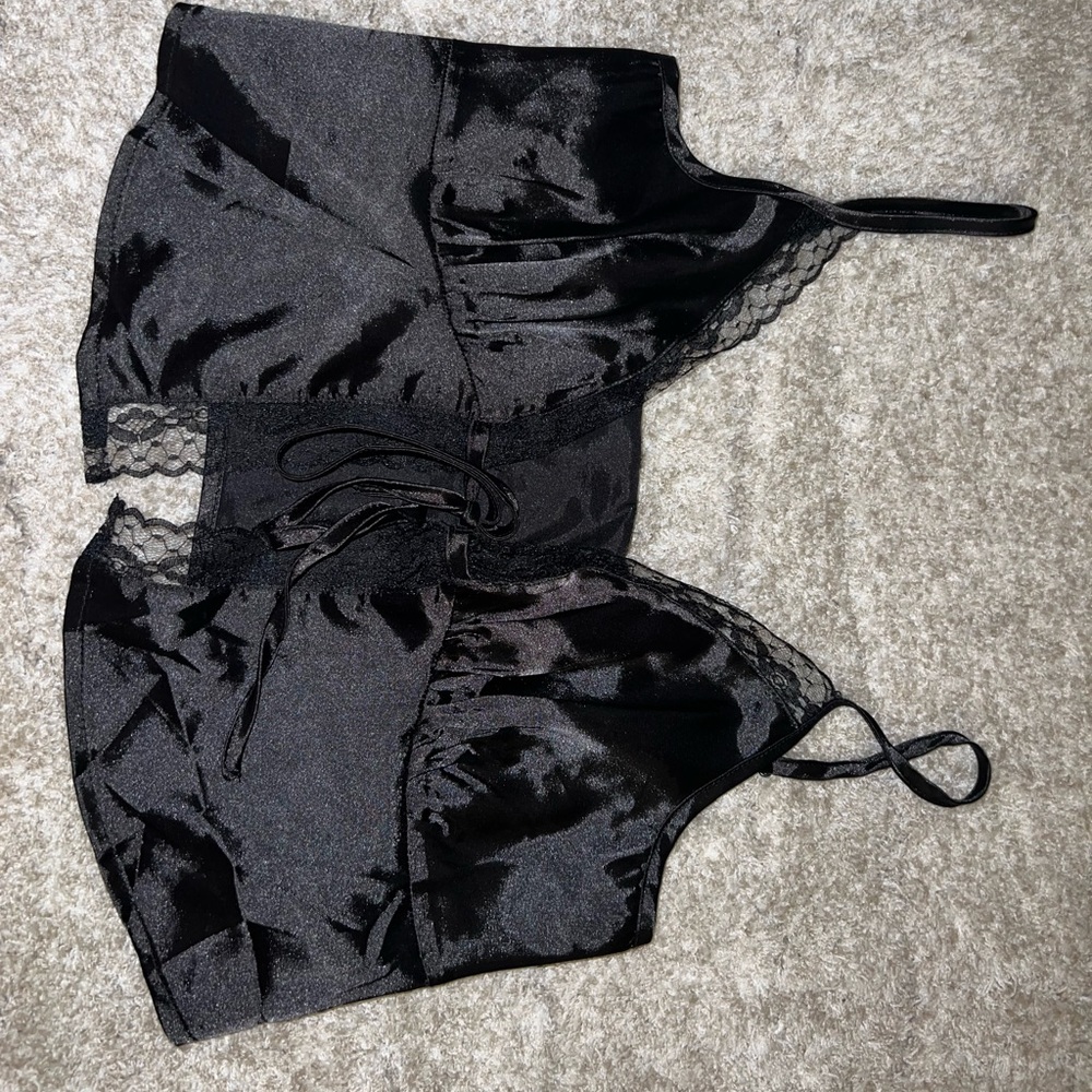 Black tie in the middle silk top with lace material